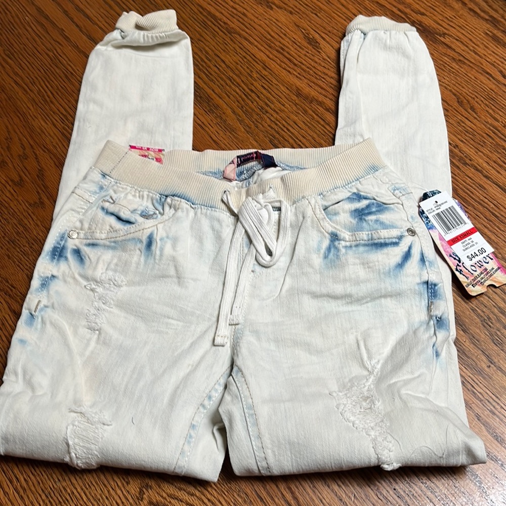 Wallflower Cream Jeggings with Light Blue Accents
